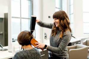 Accompagnement coiffeur et conseils coiffure femme
